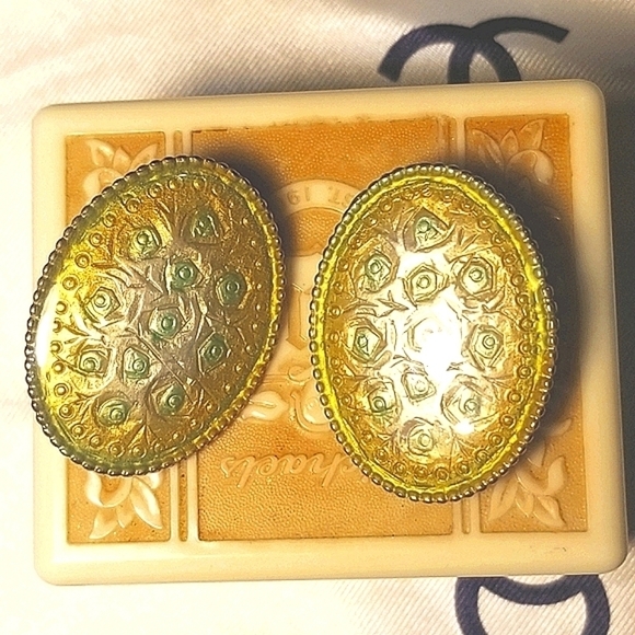 ELLEN DESIGNS Couture Vintage Clip Earrings - Picture 3 of 6